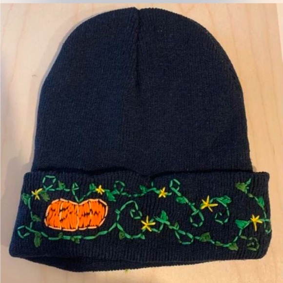Hand embroidered pumpkin beanie - Picture 2 of 3